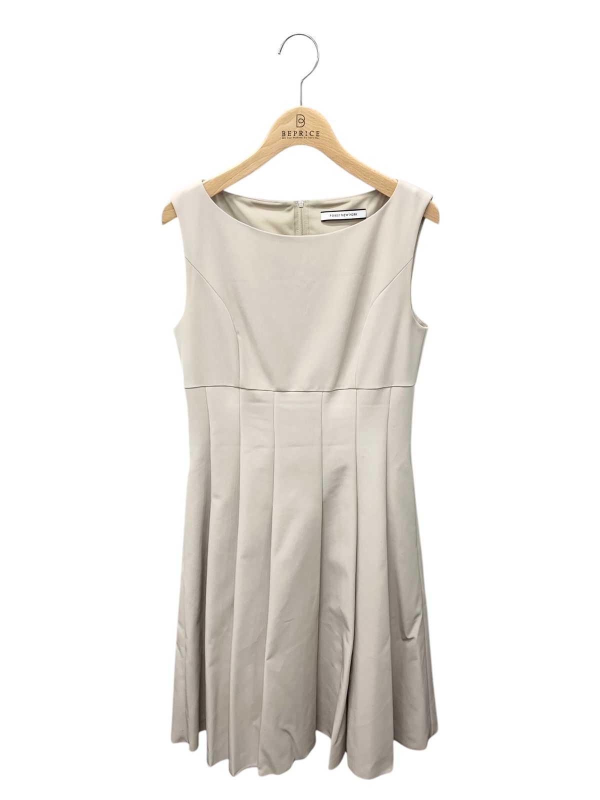 フォクシーブティック Slim Tuck Dress 38327 ワンピース 40 ベージュ 2019年増産品 ITYRMFGAFNKM