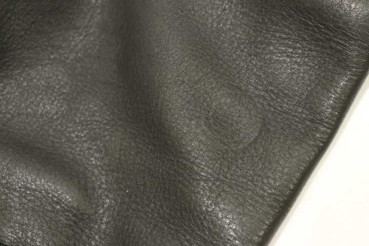 ブラック