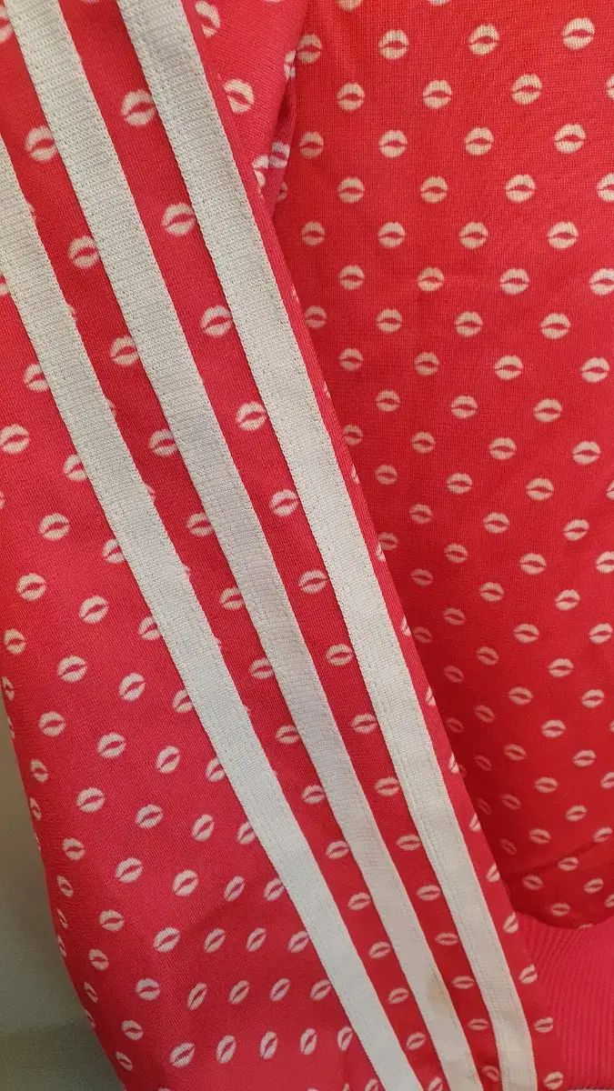 アディダス ピンク