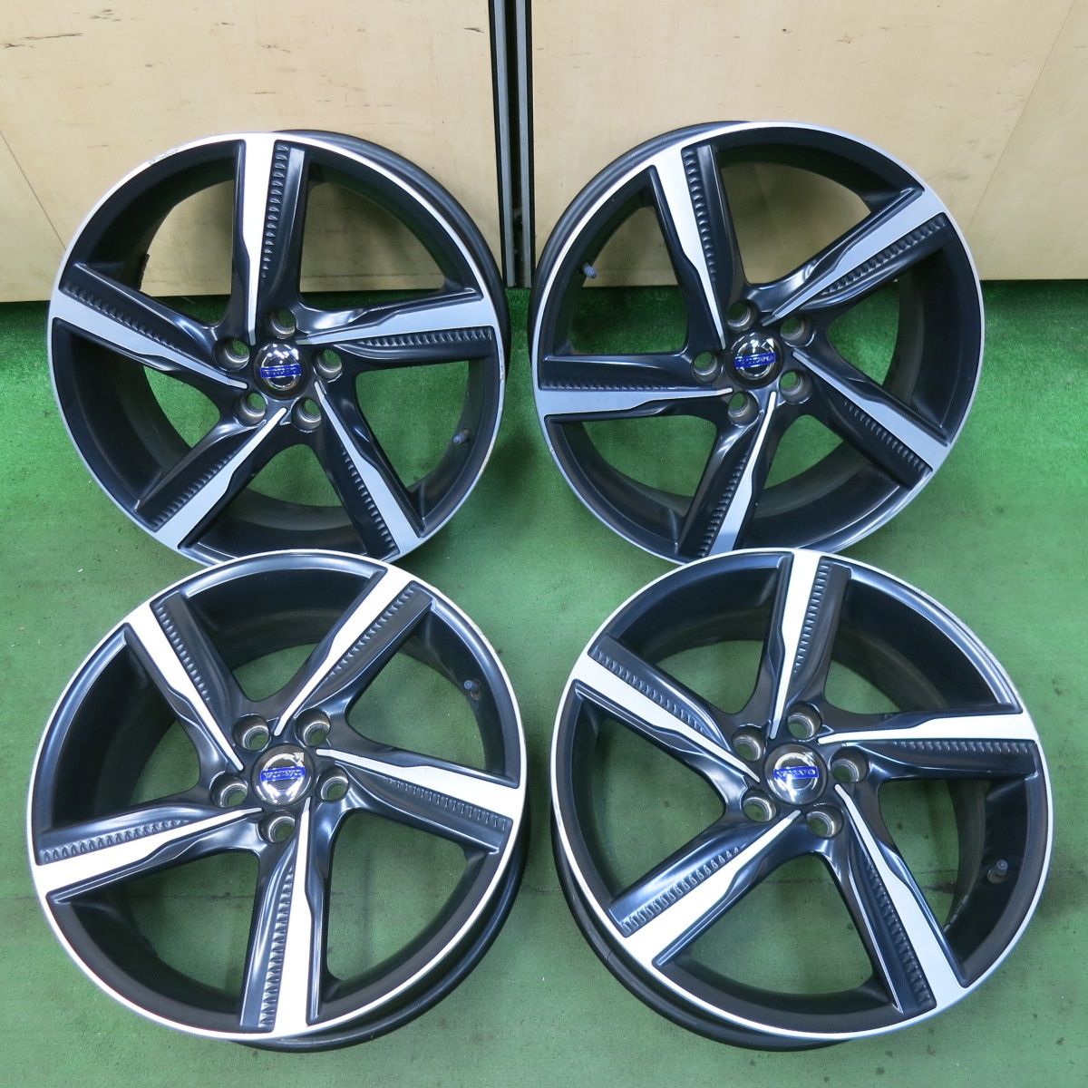 送込 ランクル300ZX 20インチ純正ホイールタイヤセット新車外し・暗室