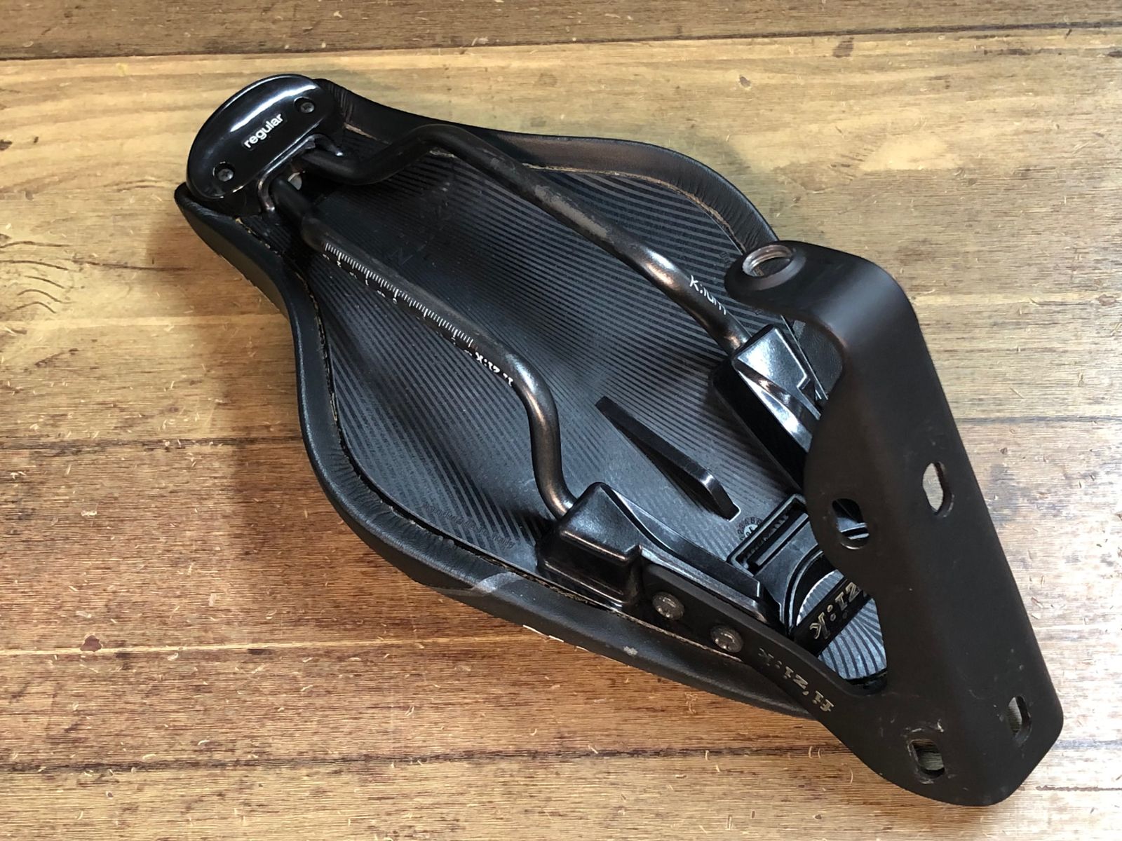 IX469 フィジーク fizik ミスティカ MISTICA サドル 黒 Regular