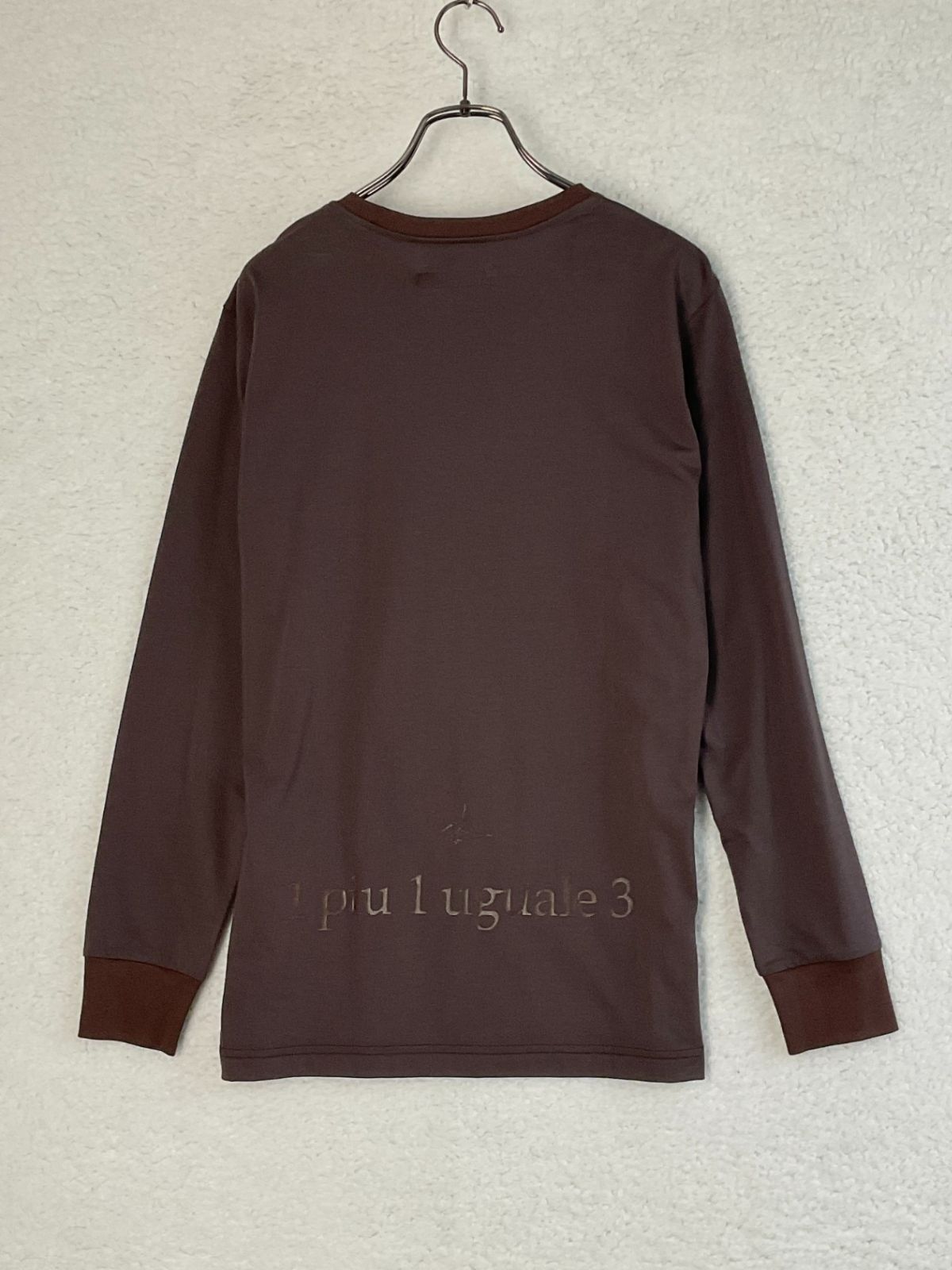 サイズS【新品】1piu1uguale3 胸刺繍バックロゴプリントカットソー 1piu1uguale3 ウノピゥウノウグァーレトレ 3 ブラック 胸刺繍