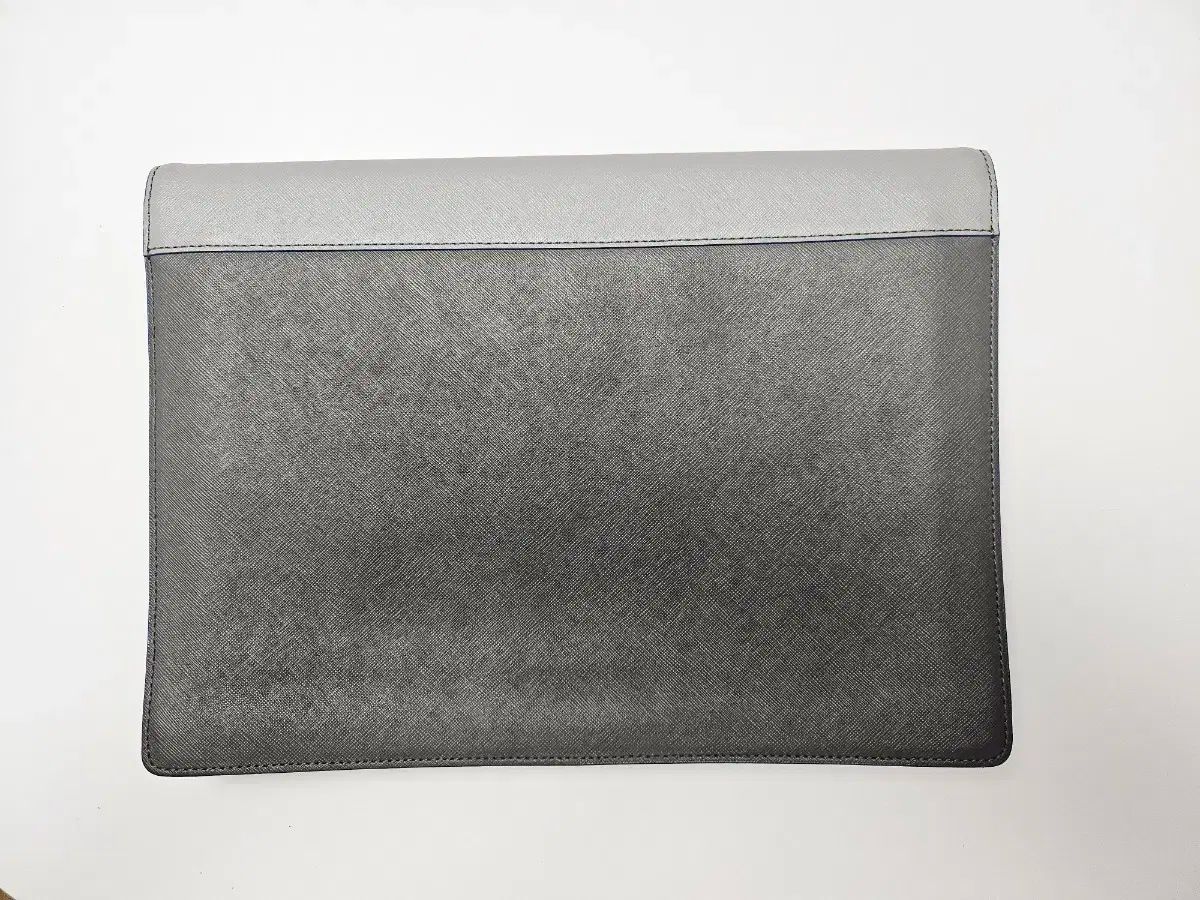 MCM ロビンソン ドキュメント ケース クラッチバッグ