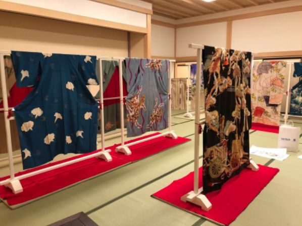 衣桁★角衣桁飾り金具なし 黒塗★着物掛け★打掛・タペストリー　新品 衣桁☆角衣桁飾り金具なし 黒塗☆着物掛け☆打掛・タペストリー