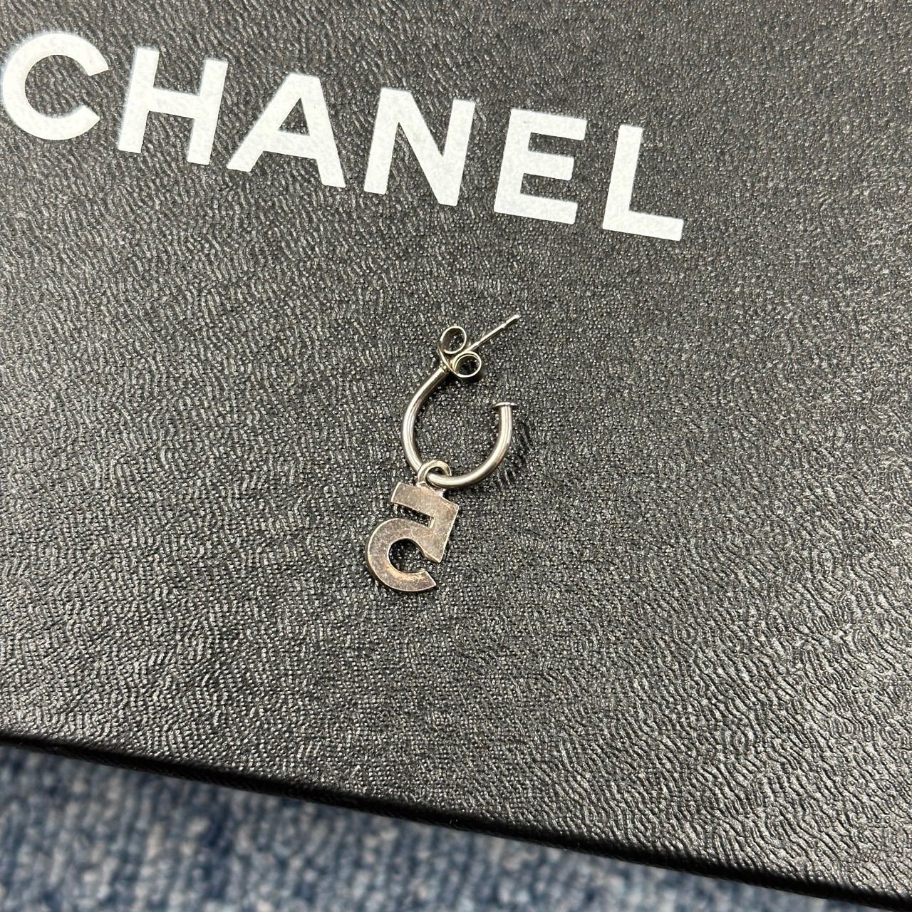 CHANEL シャネル ナンバー5 フープピアス 片耳用 - メルカリ