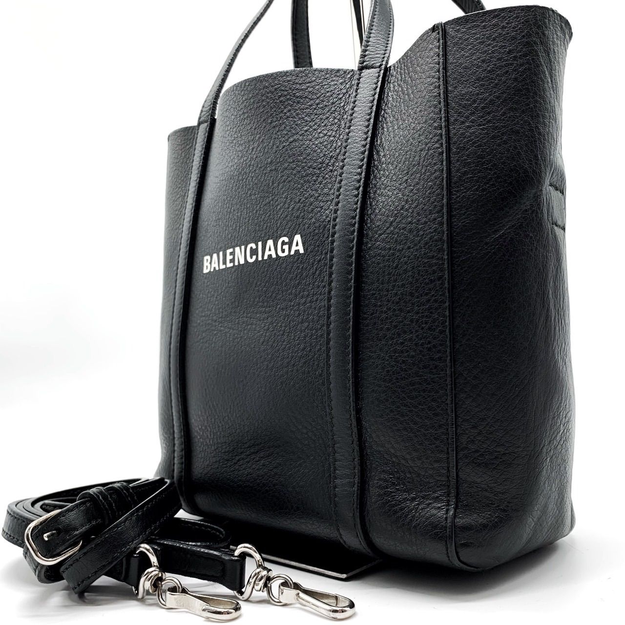 ✨良品✨ BALENCIAGA バレンシアガ 2way ショルダーバッグ トートバッグ エブリデイ xxs ロゴ型押し シルバー金具 レザー 肩掛け  斜め掛け ユニセックス レディース メンズ ブラック 黒色 - メルカリ