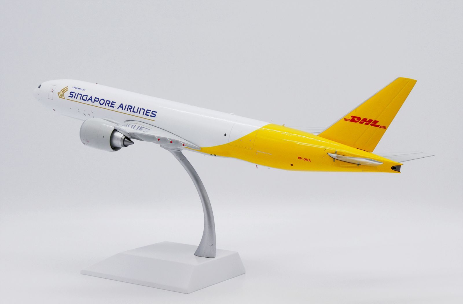 DHL(シンガポール航空) 777F 9V-DHA 1/200 JC Wings SINGAPORE AIRLINES for DHL B777-200LRF 9V-DHA Flaps
