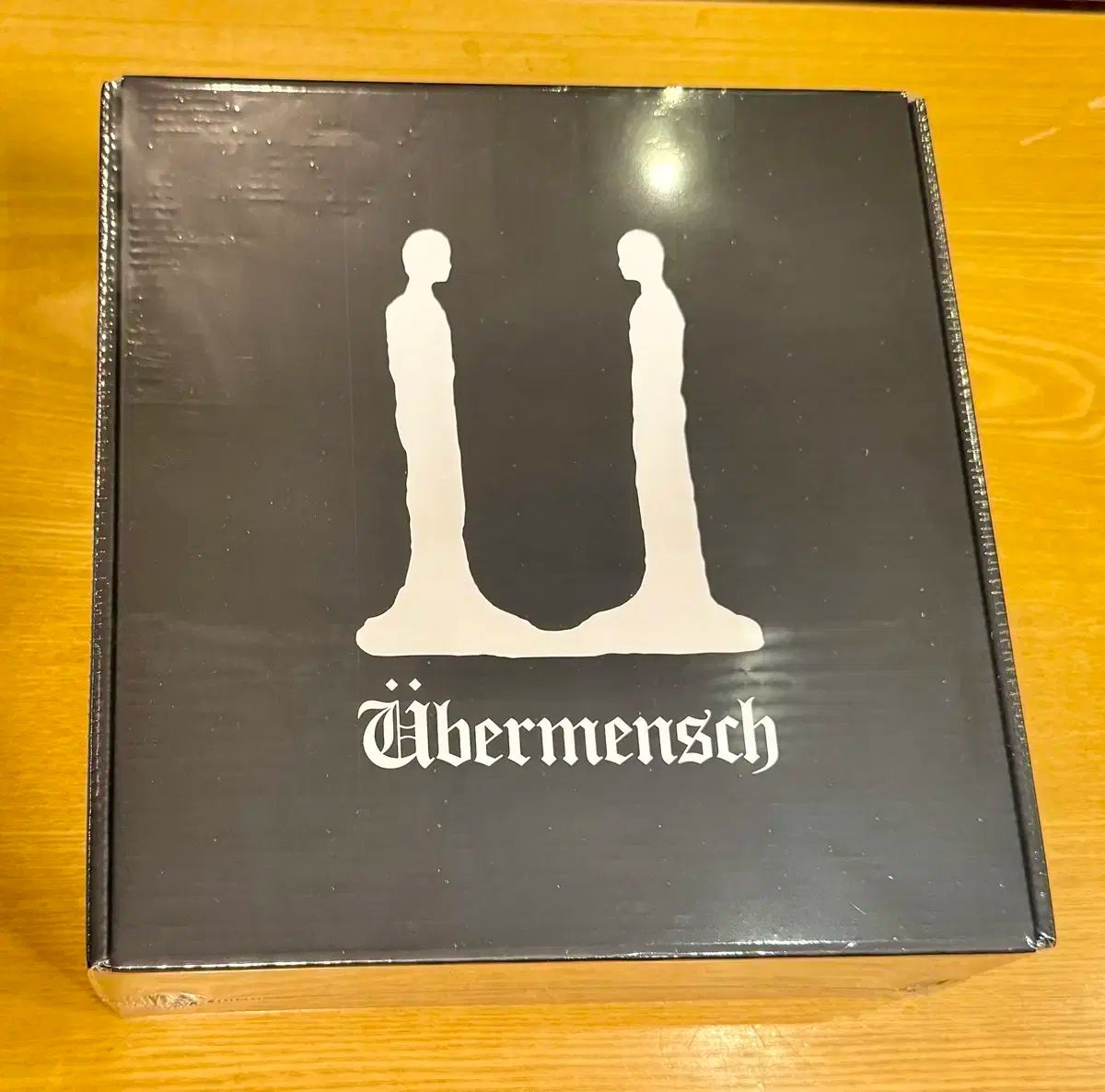 G-DRAGON Übermensch エキシビション 展示会 キャップ 赤