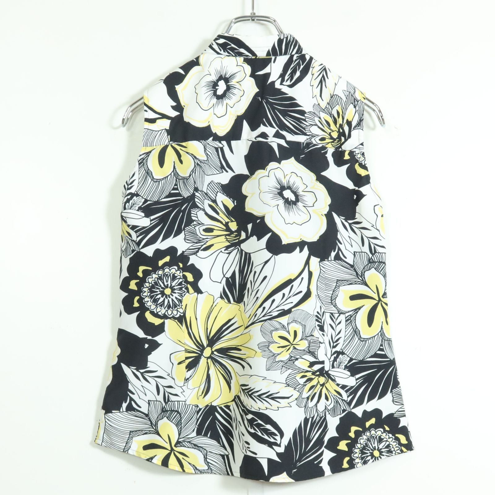 【美品！】インゲボルグ★ノースリーブカットソー ダイヤ風くるみボタン 花柄 サイズ3(9号) 白×黒×黄系 z13745 美品！】インゲボルグ☆ノースリーブカットソー ダイヤ風くるみ