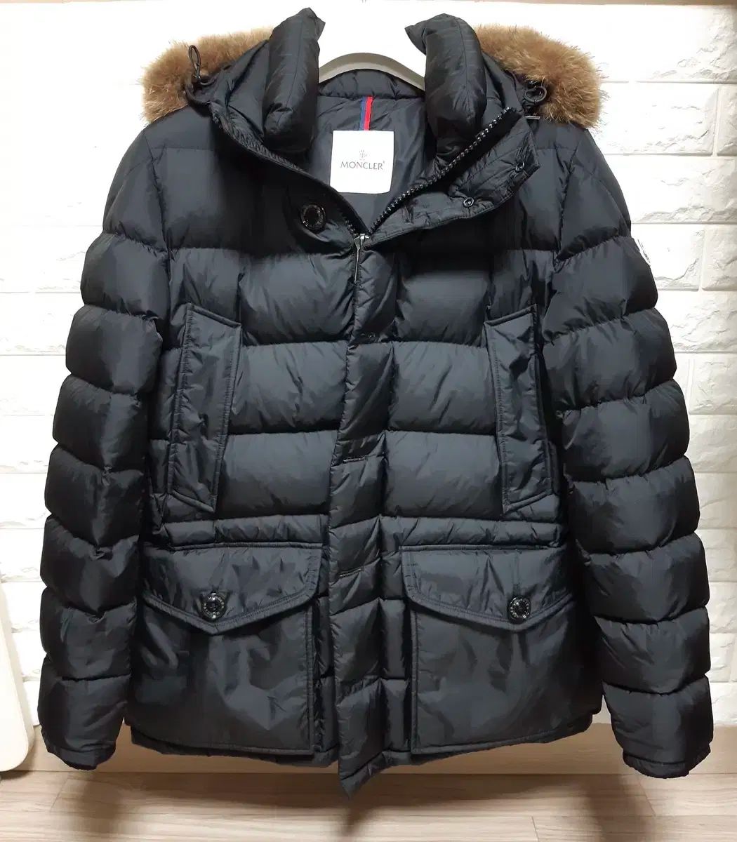 MONCLER(モンクレール) ダウンジャケット クラニー 4 サイズ MONCLER(モンクレール) ダウンジャケット クラニー 4 サイズ