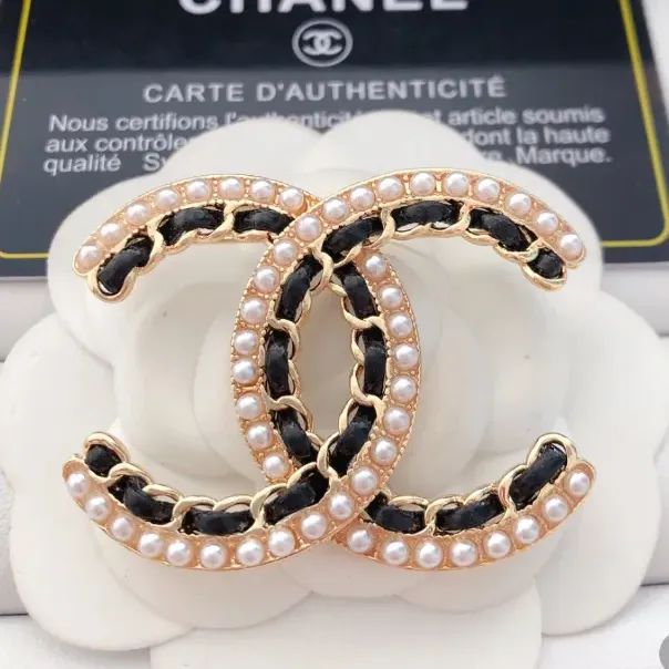 SALE!! CHANEL Perlブローチパール 可愛い♡未使用 【 美品 】 シャネルパールブローチ - メルカリ