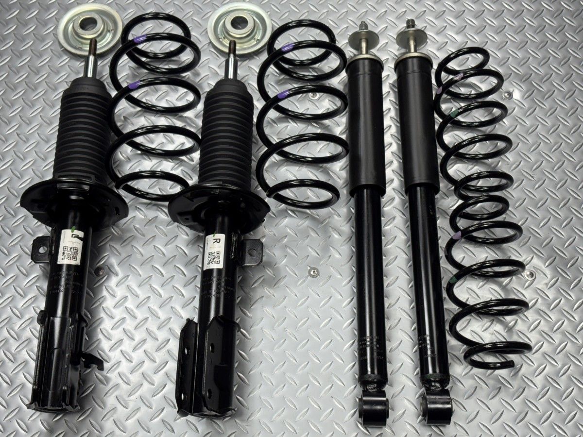 送料無料ZC33S スイフトスポーツ 純正 サスキット 品番41601-68R00|41602-68R00|4181068R00 ショックアブソーバー スイスポ 25080035