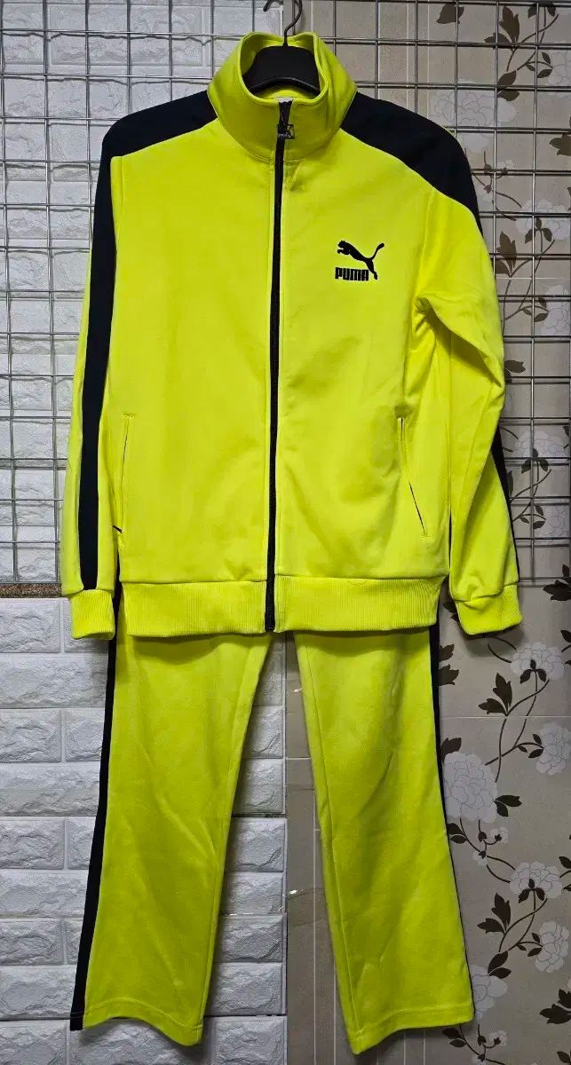 【雷市場（ポンジャン）商品韓国直送】（ L 100 ） PUMA(プーマ) サイドライン セットアップジャージ トレーナー セット