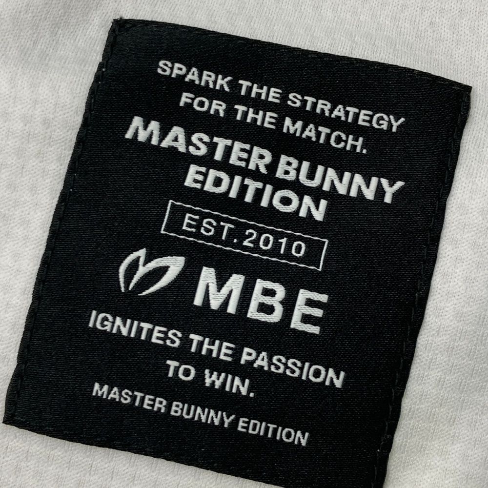 サイズ：4 MASTER BUNNY EDITION マスターバニーエディション 2025年モデル ハイネック 半袖Tシャツ  ホワイト系 [240101479819] ゴルフウェア メンズ ストスト サイズ：4 MASTER BUNNY EDITION マスターバニーエディション