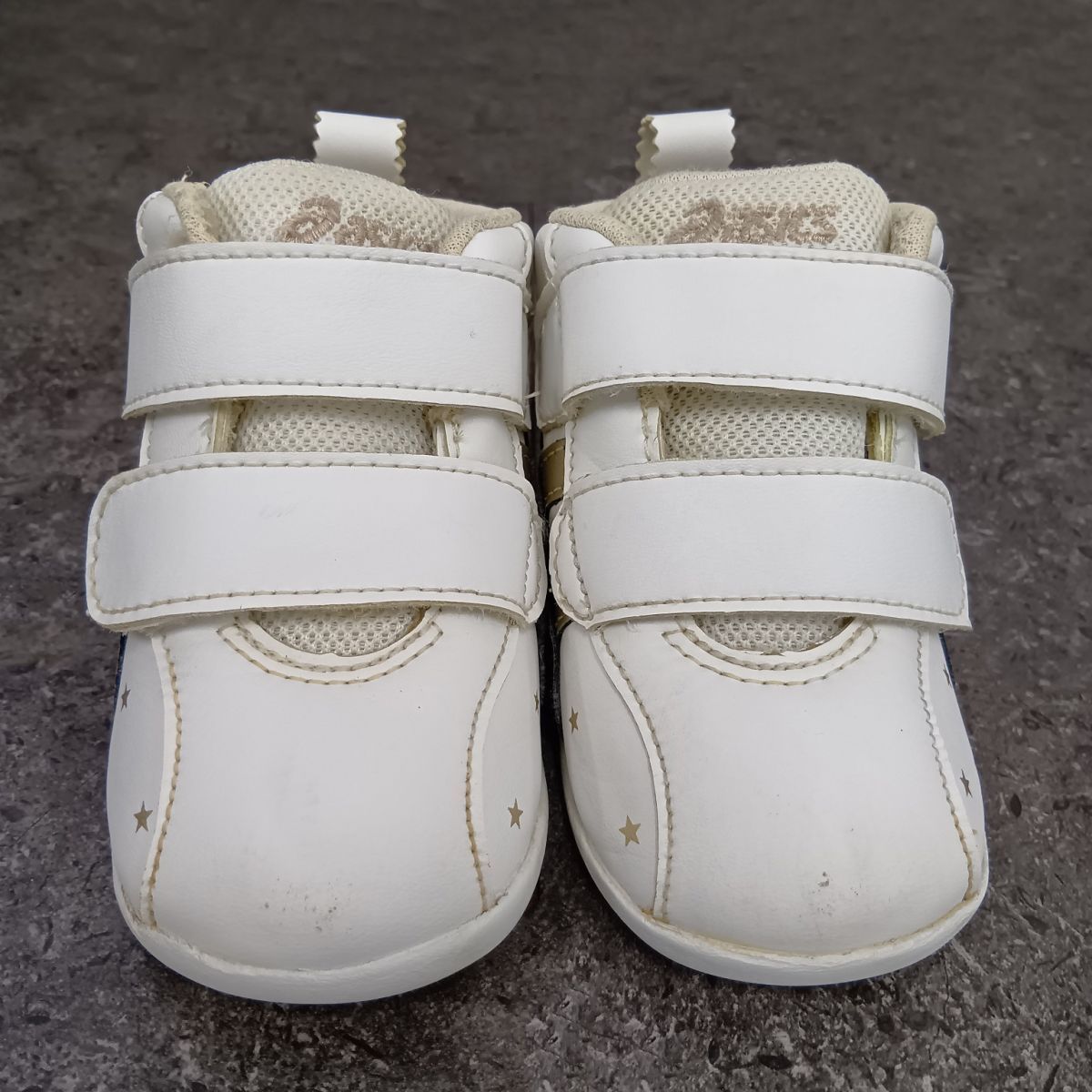 サイモンアルカンタラ　ホワイトゴールド ASICS アシックス アミュレファースト SL スニーカー WHITE