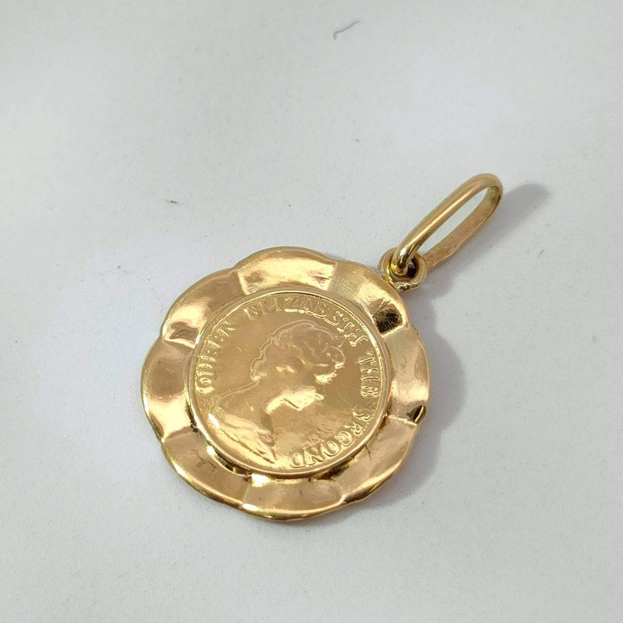 18金 K18 男女兼用 エリザベス ネックレストップ 0.62ｇ D162