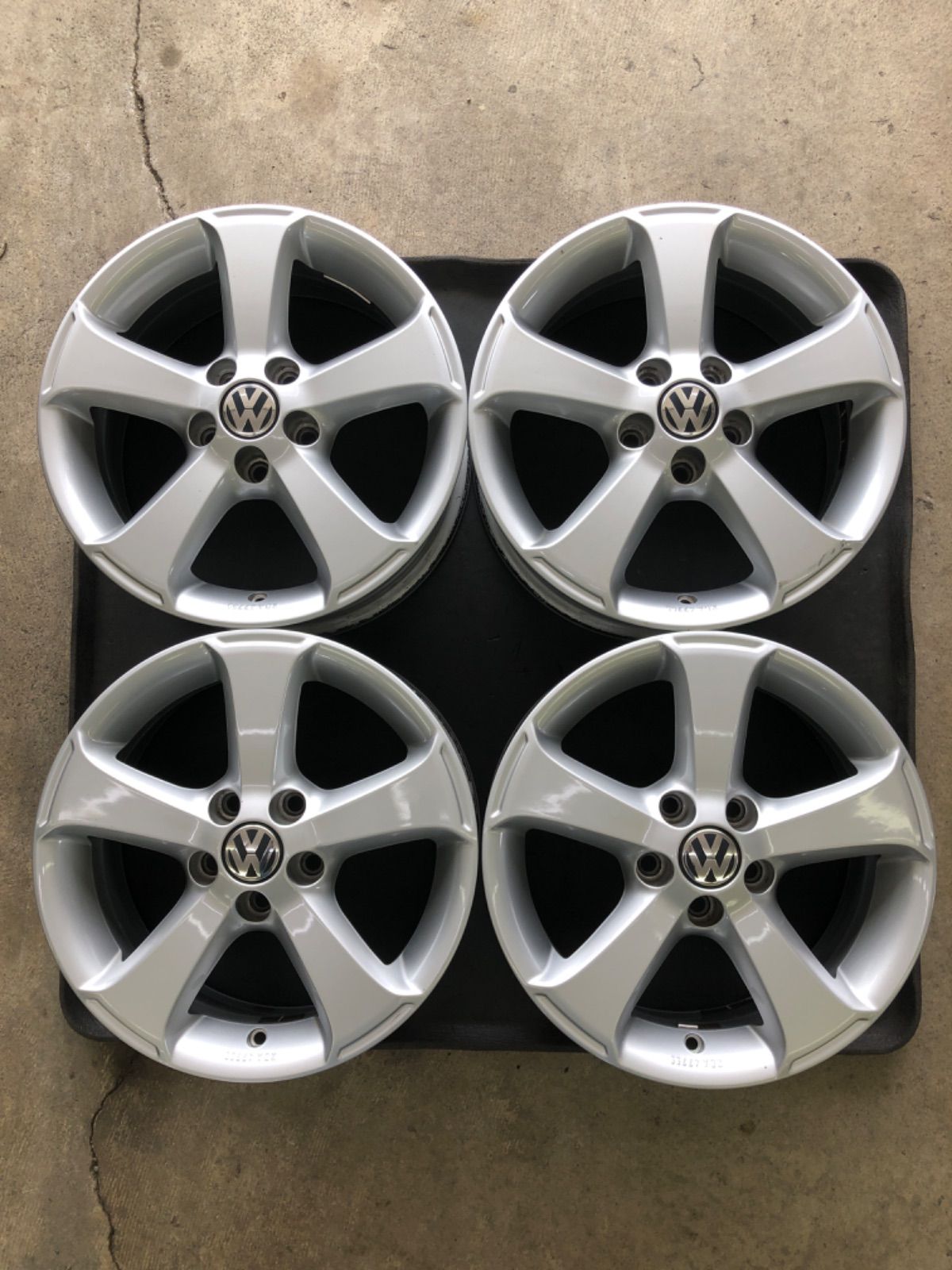 フォルクスワーゲン 純正アルミホイール VW ポロ 6R 15インチ