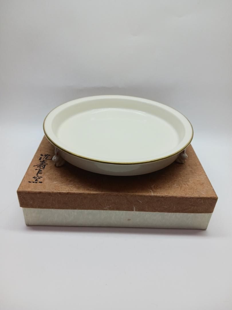 新品　白薩摩兎脚皿（中）　沈壽官窯　飾り皿 兎脚皿（大）[ウサギアシザラ(ダイ)]｜沈壽官窯（ちんじゅかんが
