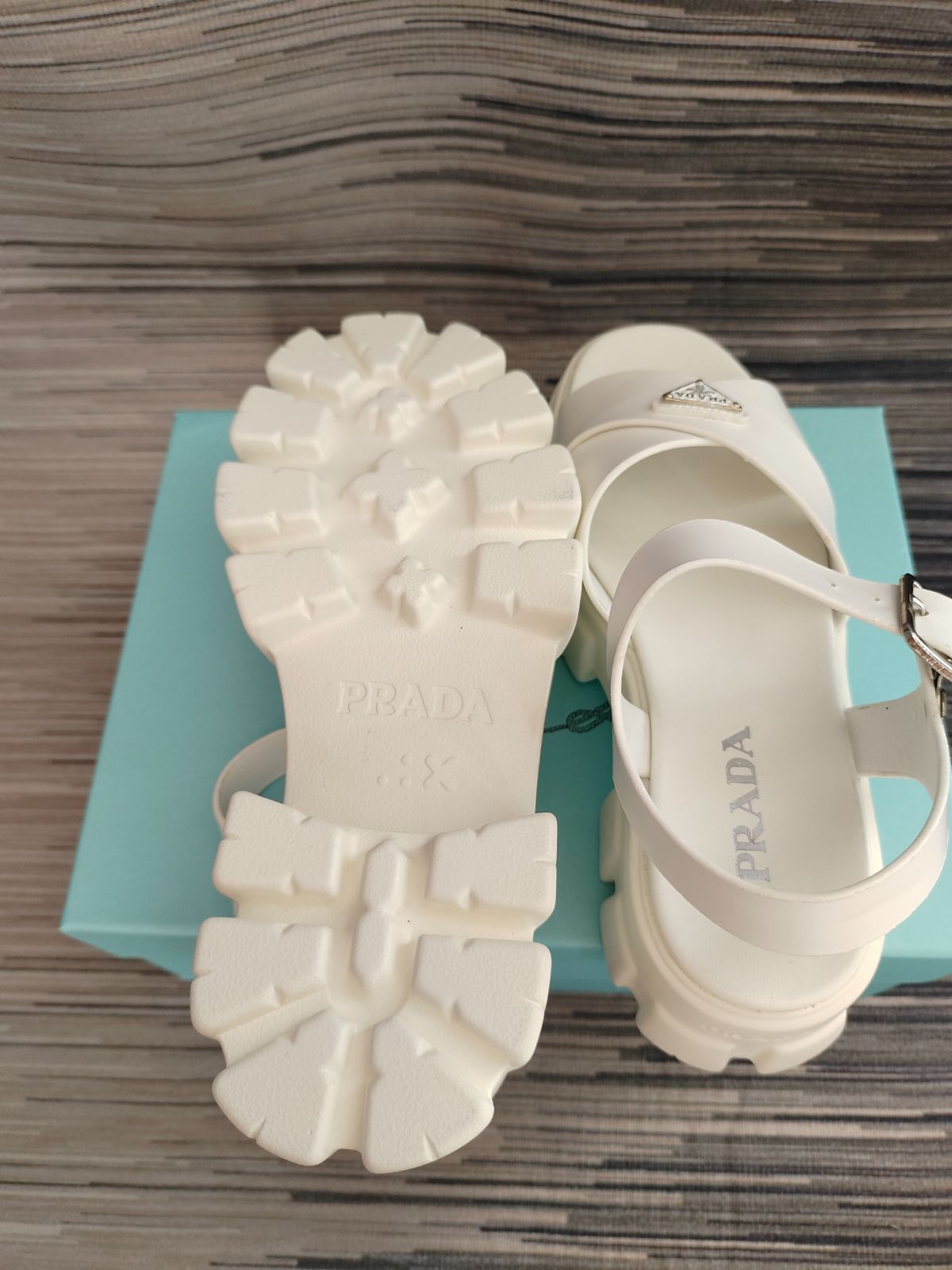 新品★未使用PRADAプラダサンダル  RUBBER SANDAL ＊送込箱付き！男女兼用ホワイト