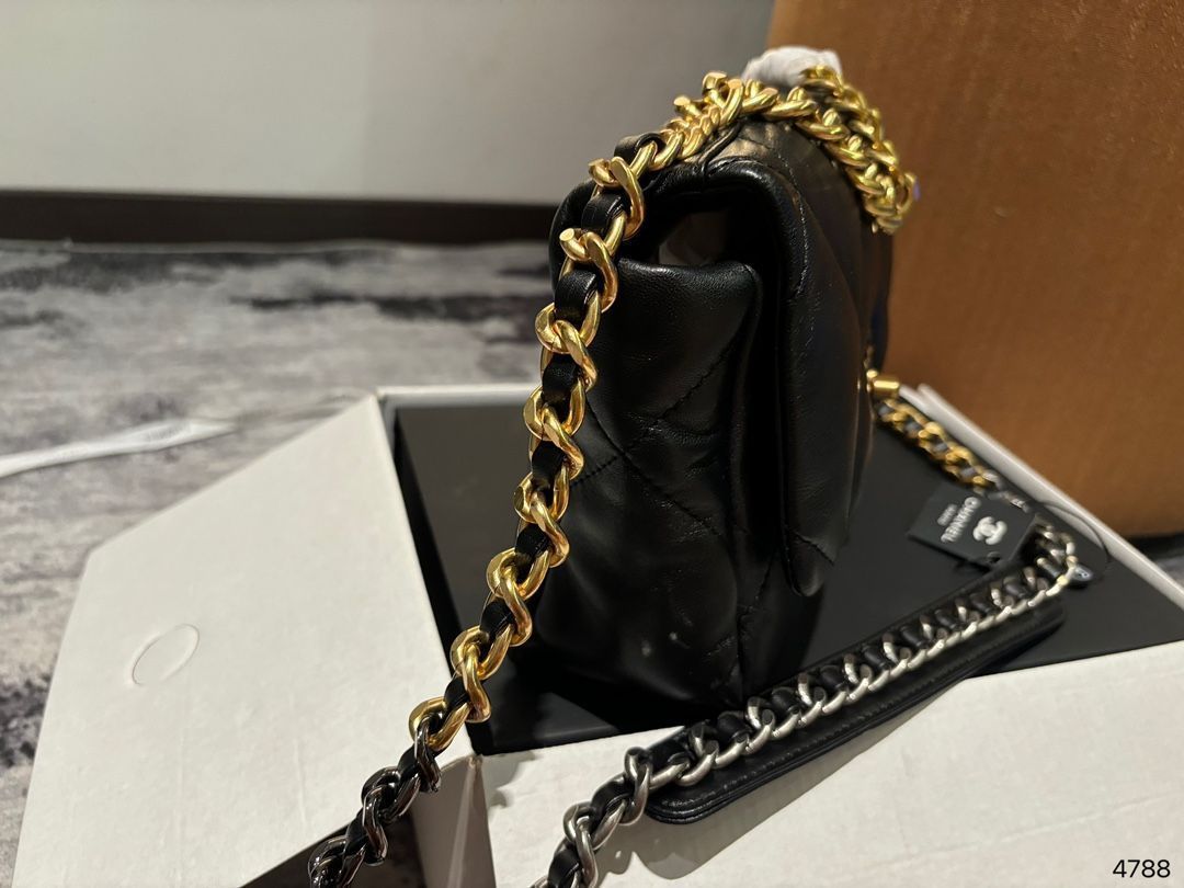 シャネル ハンドバッグ