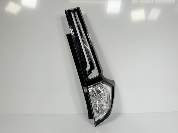 美品/破損キズなし ルーミー トール カスタム M900A M910A 後期 純正 右テールランプ RH LED 81551-B1230 220-6907W I 管理23736