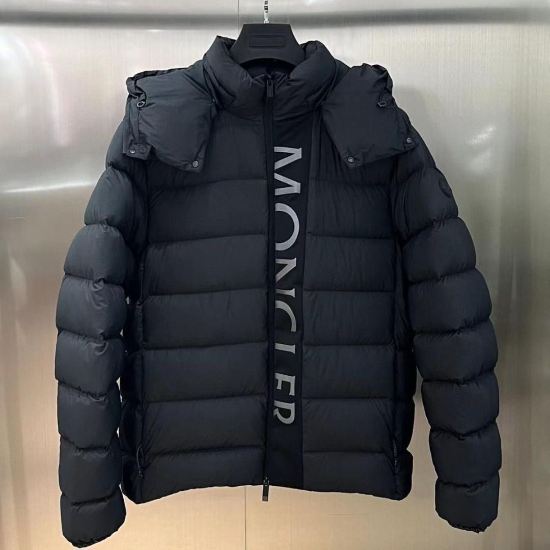 もも　新品未着用 MONCLER ブラック ダウンジャケット MONCLER モンクレール ダウンジャケット ブラック｜本日限定特価