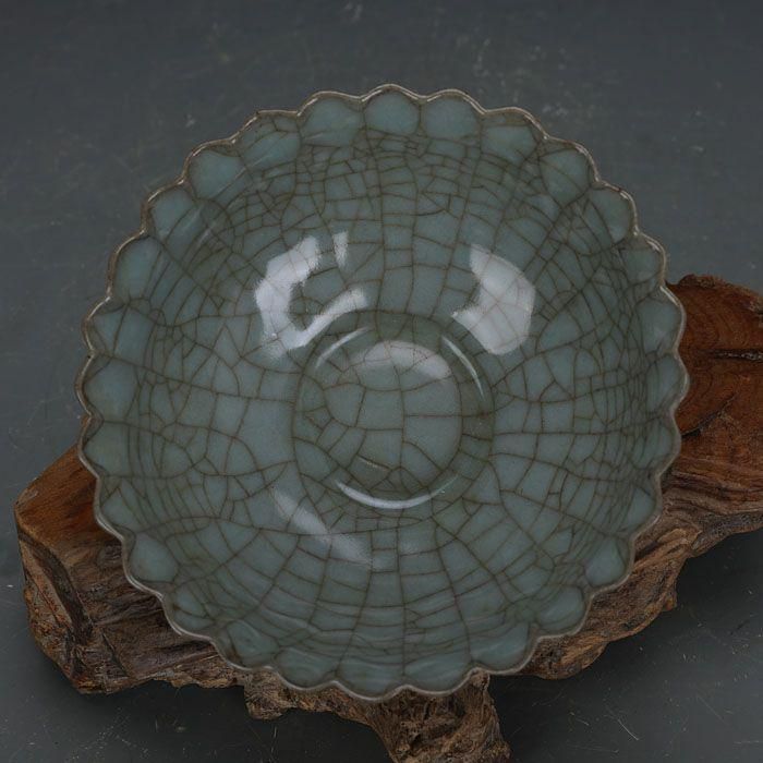 青磁 葵口椀 景徳鎮 陶磁器 現代工芸品 美術品 置物 青磁 葵口椀 景徳鎮 陶磁器 現代工芸品 美術品 置物 - メルカリ