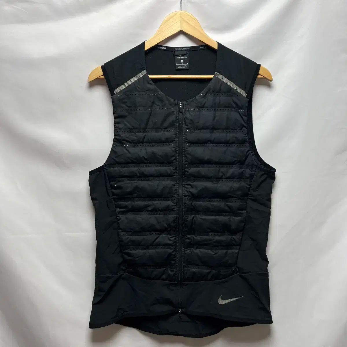 ☆NIKE RUNNINGベストM黒☆エアロロフト800フィルダウン