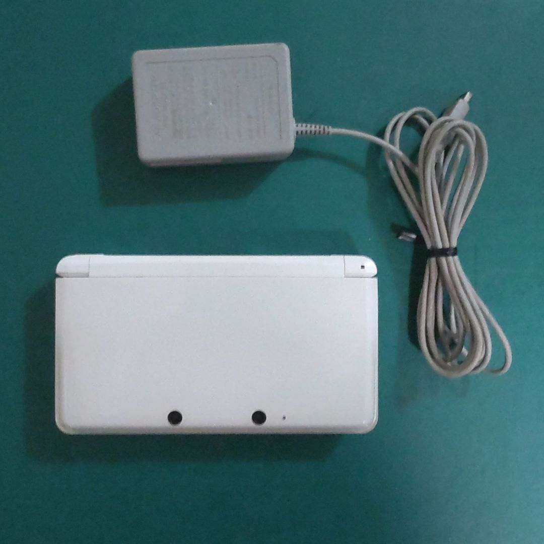 液晶美品 任天堂 3DS アイスホワイト 本体 充電器付き　セット 楽天市場】【ソフトプレゼント企画！】3DS 本体 箱付き すぐ
