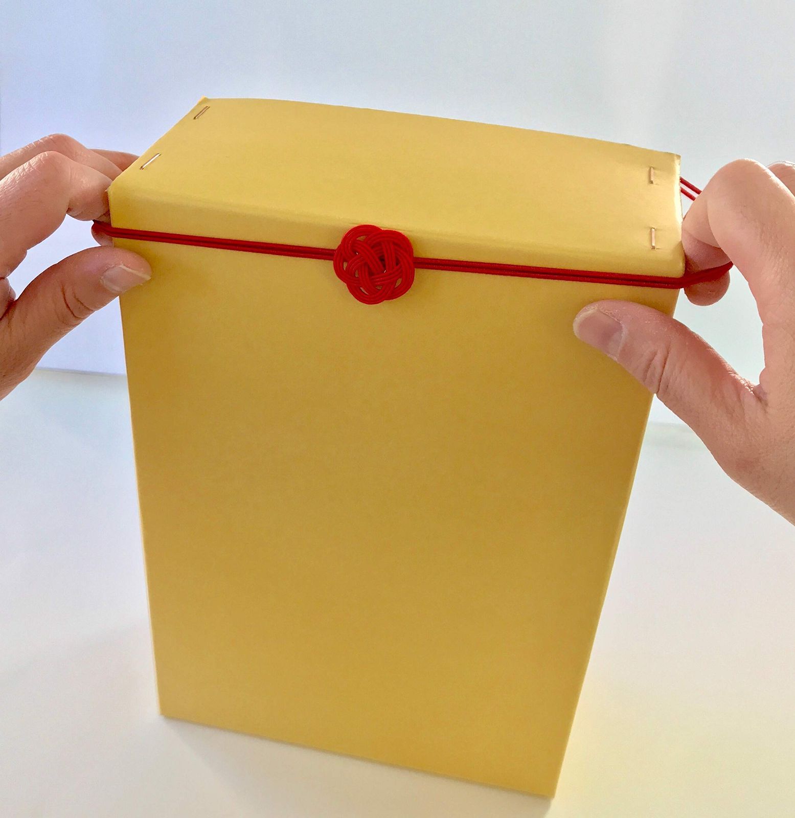 新着商品 100個入 ゴム紐付 水引紐3本赤の梅結び 飾り ゴムの円周40cm 2つ輪 ギフト-プレゼント用和風パッケージ ラッピング 包装 資材