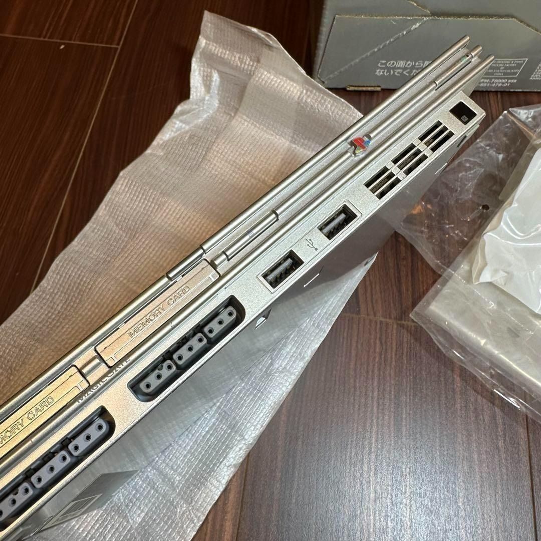 サテンシルバー