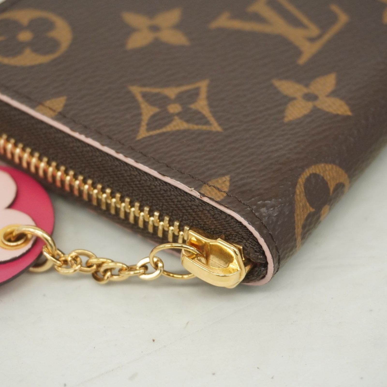 ルイヴィトン長財布 ポルトフォイユクレマンスフラワーチャーム ルイ