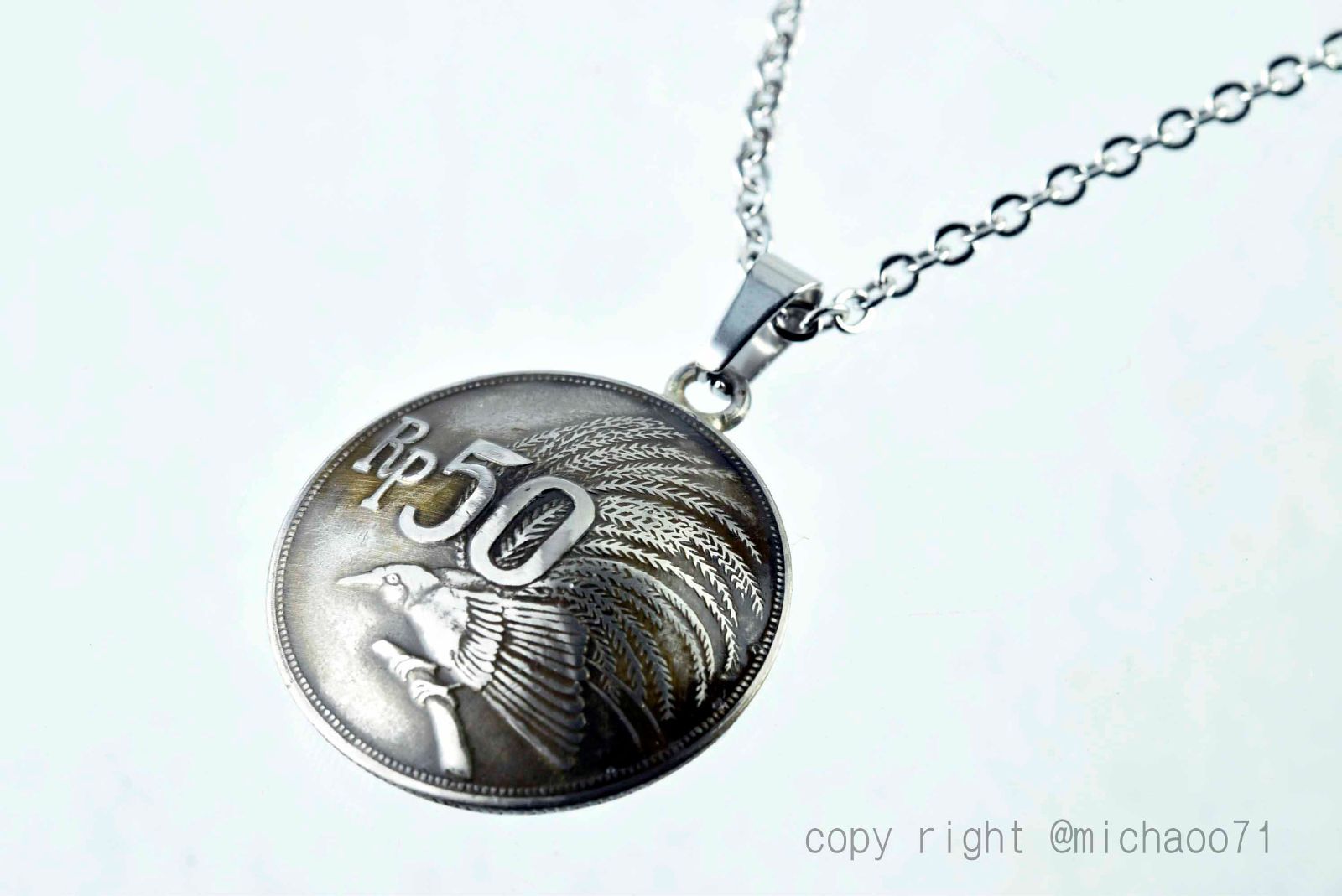 ビンテージ コインペンダントトップ、極楽鳥 ドーム状加工の個性的11247-494