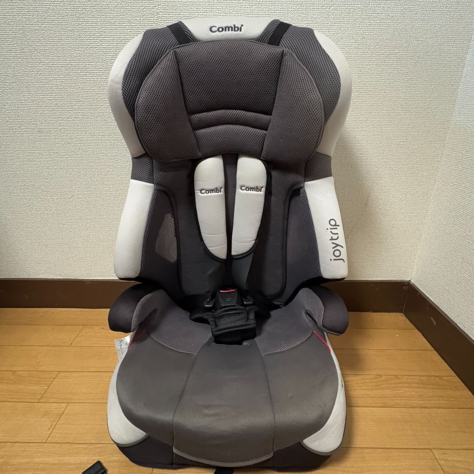 Combi チャイルドシート ジュニアシート ジョイトリップ 小売