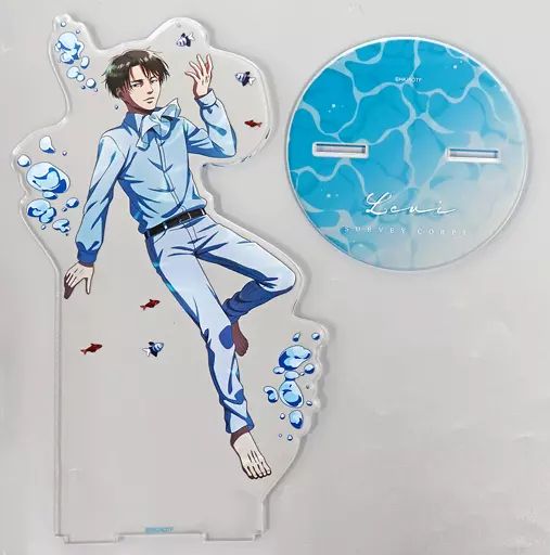 アクリルスタンド・アクリルパネル リヴァイ・アッカーマン 描き下ろしイラスト 水中浮遊ver. 特大アクリルスタンド 「進撃の巨人×カワスイ 川崎水族館 ～巨人潜む水辺を調査せよ～」