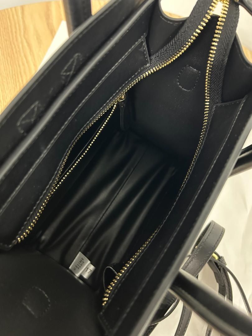 黒白のハンドバッグ