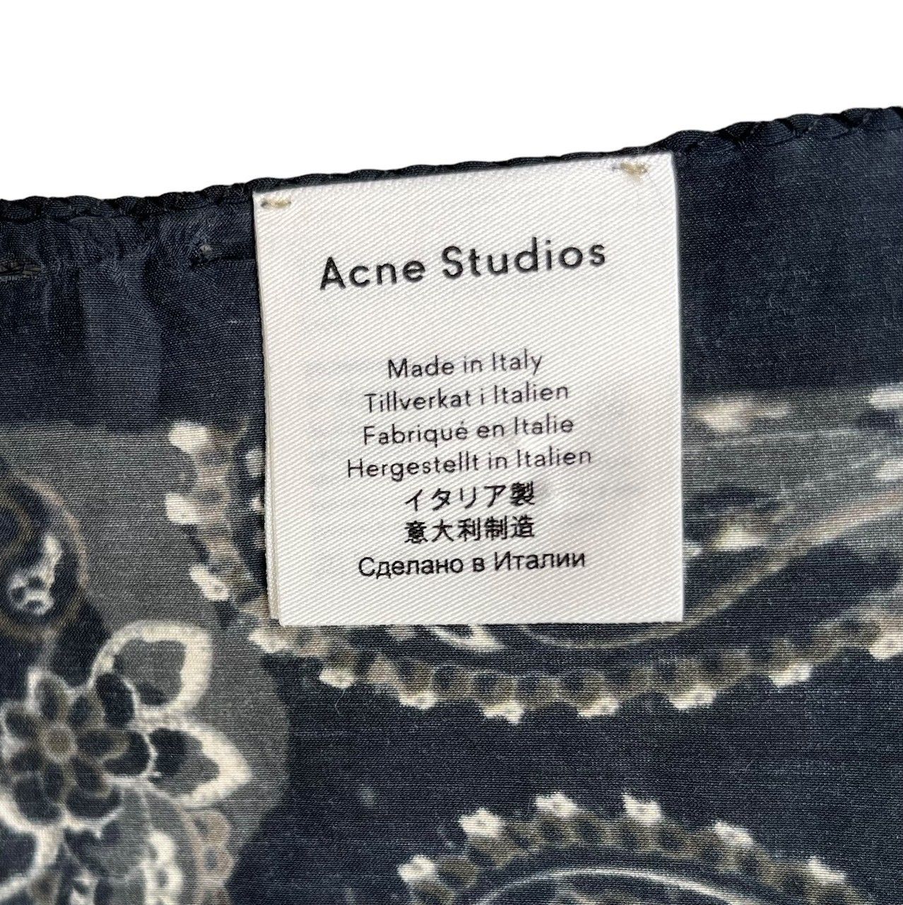 Acne Studios アクネ　ストゥディオズ　バンダナ　スカーフ Acne Studios（アクネストゥディオズ）の「＜Acne Studios