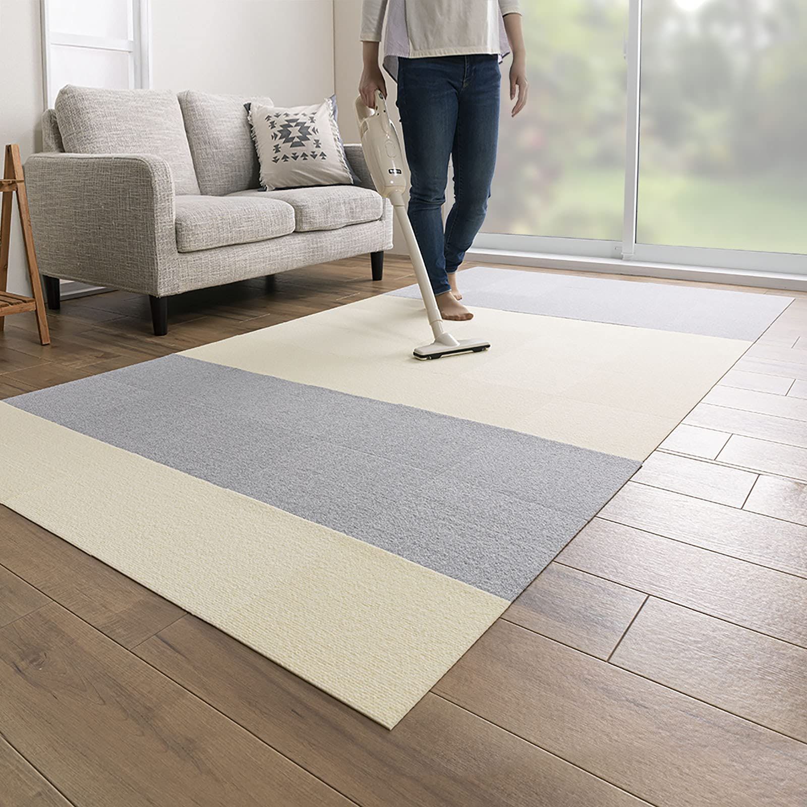 【数量限定】ずれない タイルカーペット 洗える】サンコー 25×25cm ライトグレー 消臭 クリーム セット 50枚組 撥水 おくだけ吸着 タイルマット 【日本製 ジョイントマット KV-67