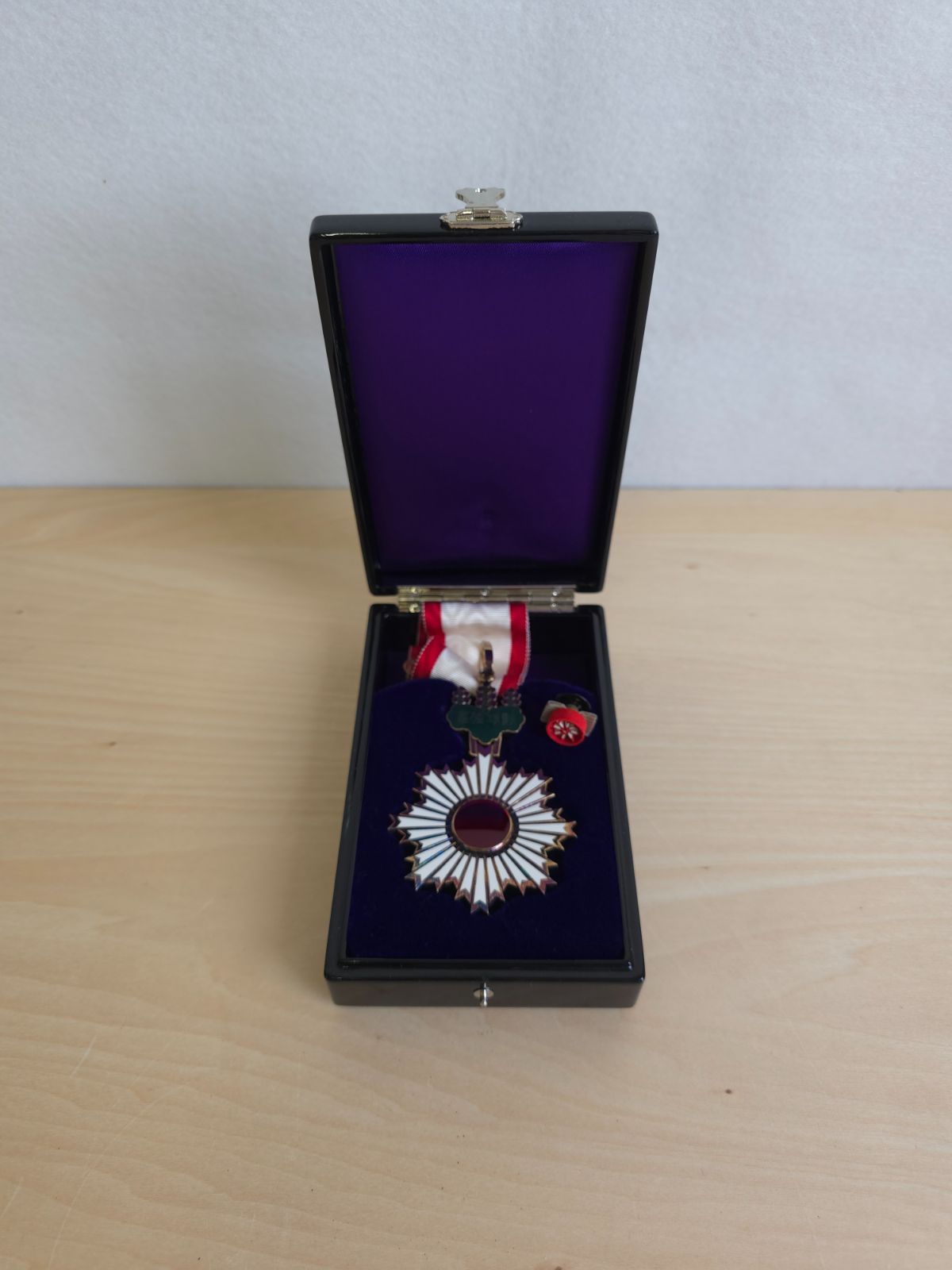 中古】M▽勲三等旭日中綬章 勲章 徽章 共箱 (38388) - メルカリ