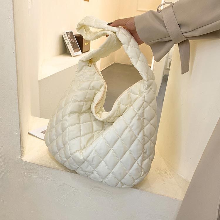 送料無料 ショルダーバッグ 大容量 キルティングバッグ 斜めがけ