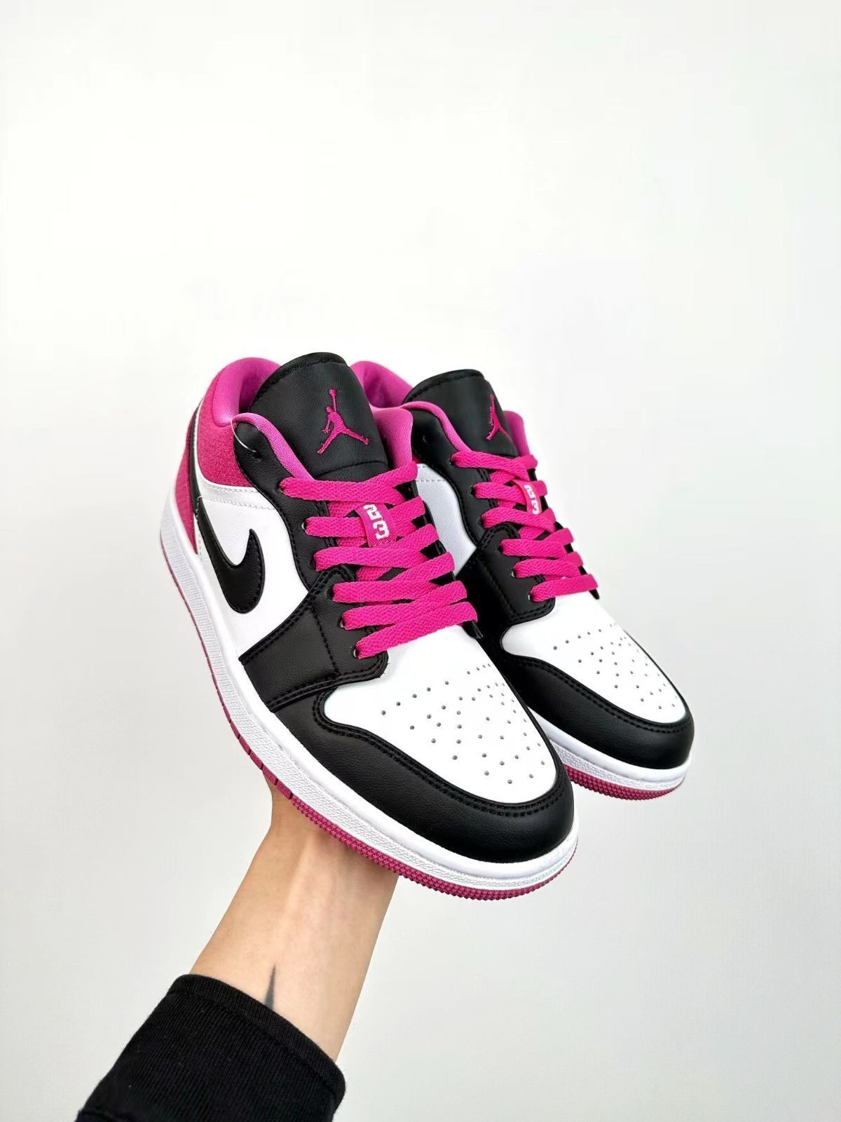 値下げします 新品 NIKE AIR JORDAN 1 LOW BLACK/WHITE-MAGENTA ナイキ エアジョーダン1 ロー ブラック/ ホワイト-マゼンタ CK3022-005 - メルカリ