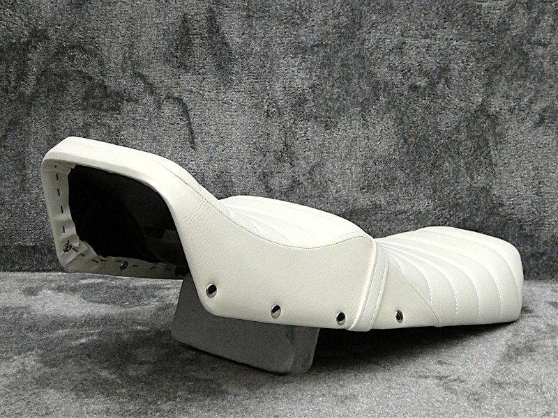 Z400FX鋲打ち 白皮 タックロールシート あんこ抜き ローダウンシートZ400J段シートZ550FX Z500FXへっぽこ社長 外装 ホワイト ボタン BRIGHTFACE_UK