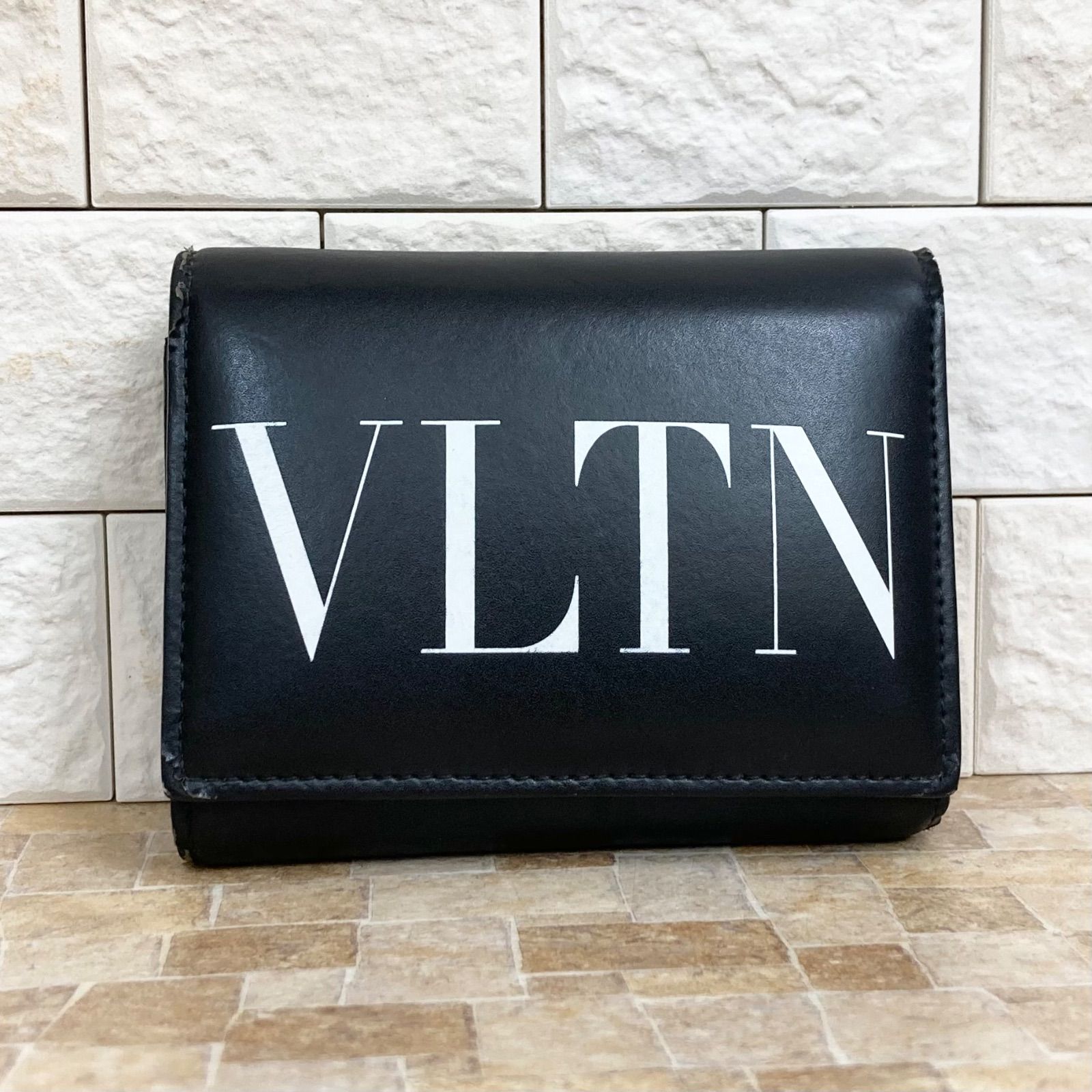 VALENTINO ヴァレンティノガラヴァーニ 3つ折り財布 カーフレザー ブラック VLTN ロゴ 三つ折り財布 ミニ財布 コンパクトウォレット 黒 ブラック