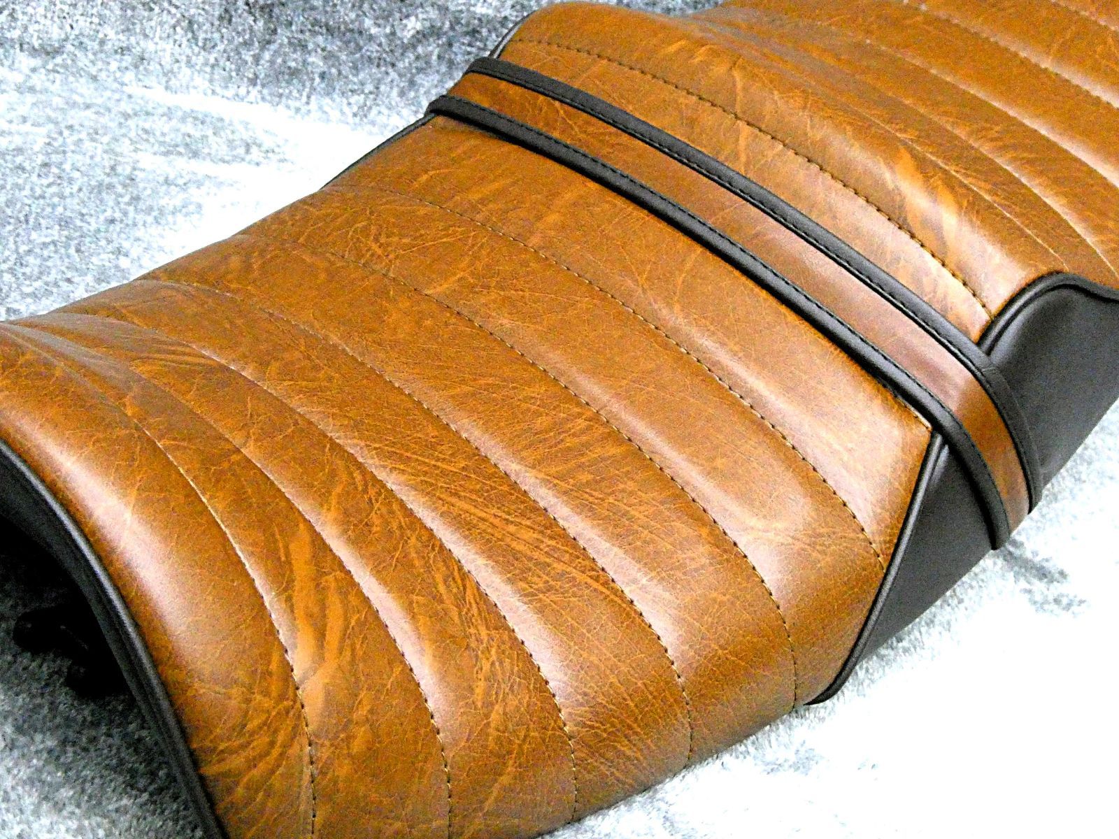 NC39 NC42 シート 茶ツートン CB400SF タックロール NC39 NC42