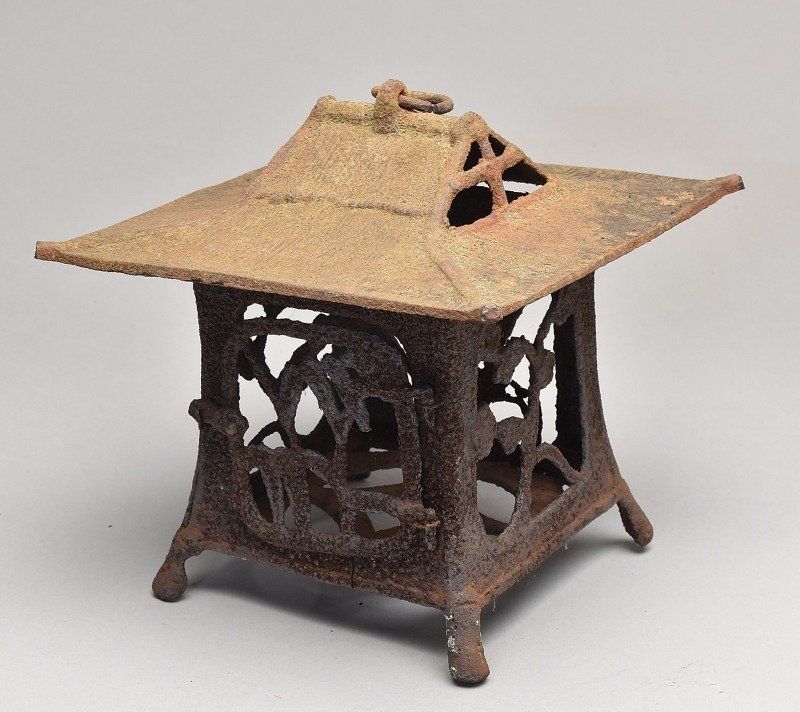 蔵C3889 古民具 時代 鉄灯篭 吊灯籠 透竹梅文