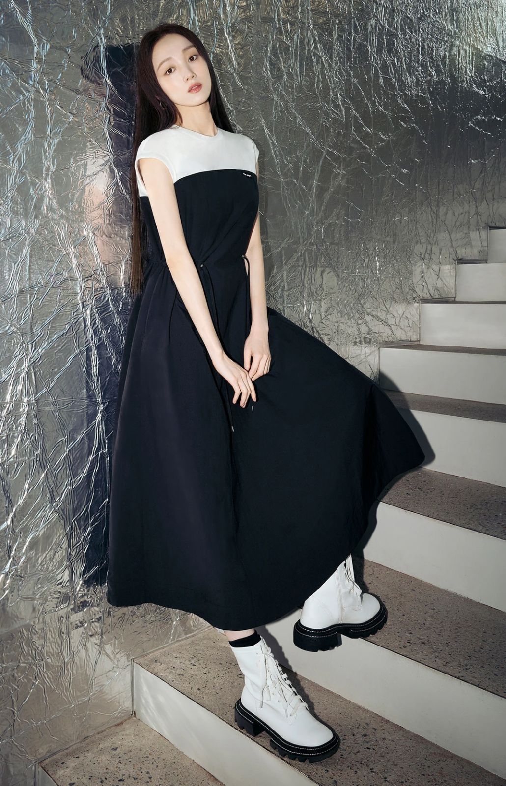 ラインアクション 25 年 ノースリーブ ワンピース イ ソンギョン 着用