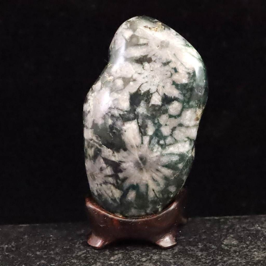 岐阜県根尾谷産 菊花石 101.2g 榎本通商39050