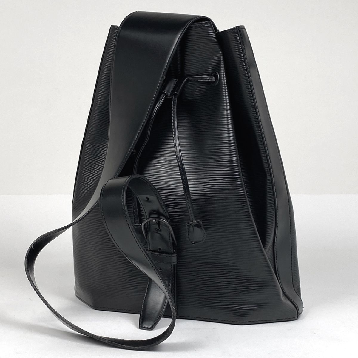 LOUIS VUITTON】ショルダーバッグ サック•アド エピ ブラック 【公式通販】