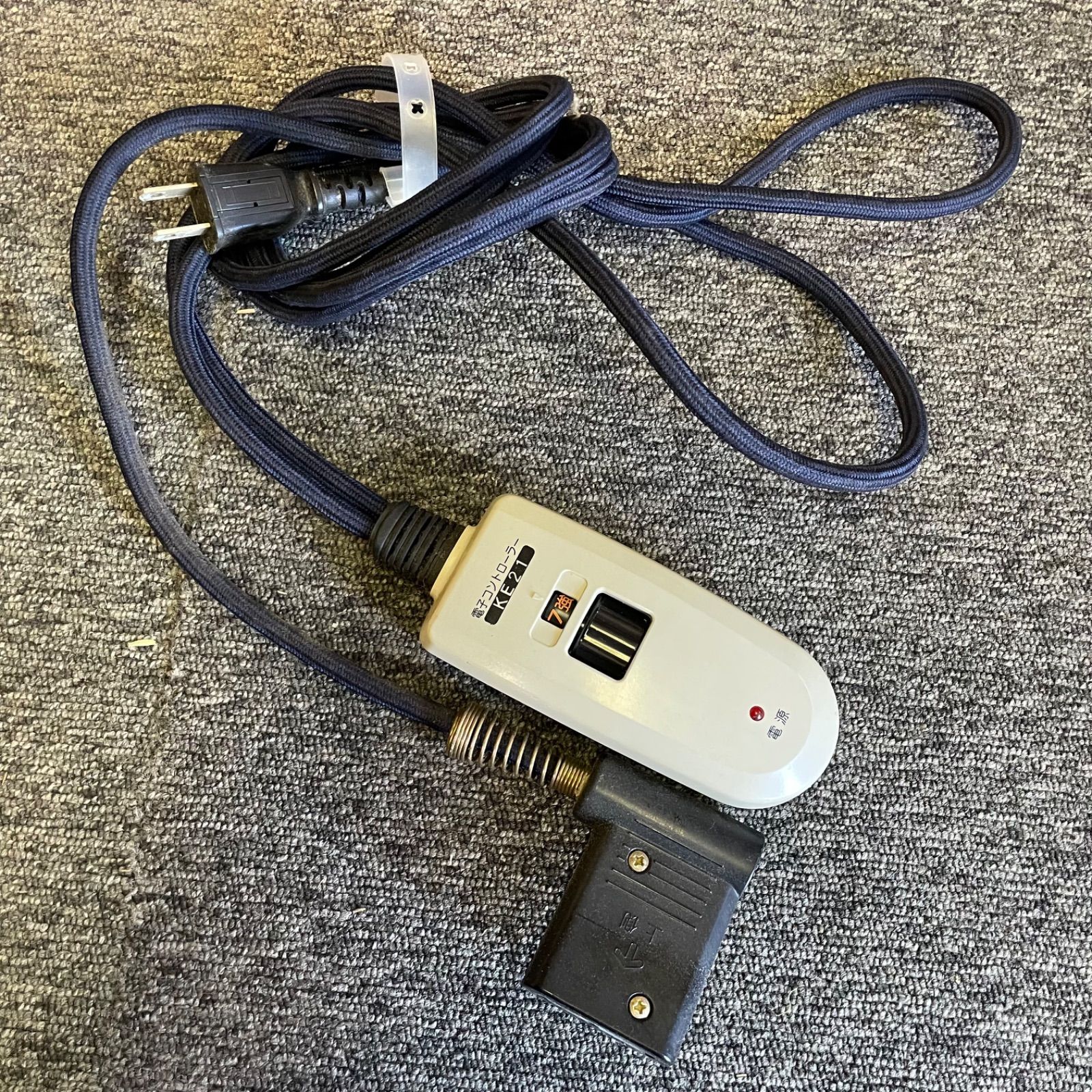 木製ダイニングテーブル