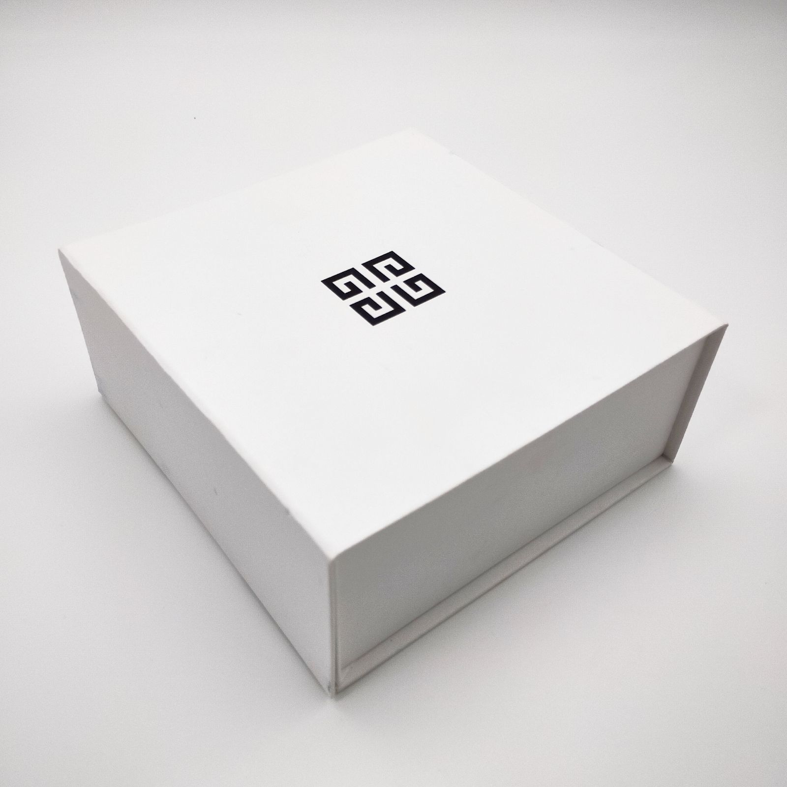 GIVENCHY 箱 紙袋 ジュエリーケース4点セット リボン付き - メルカリ